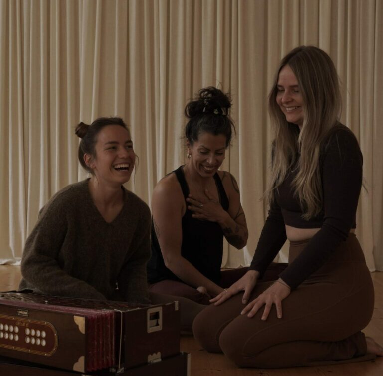 Forside 1 yoga teacher training